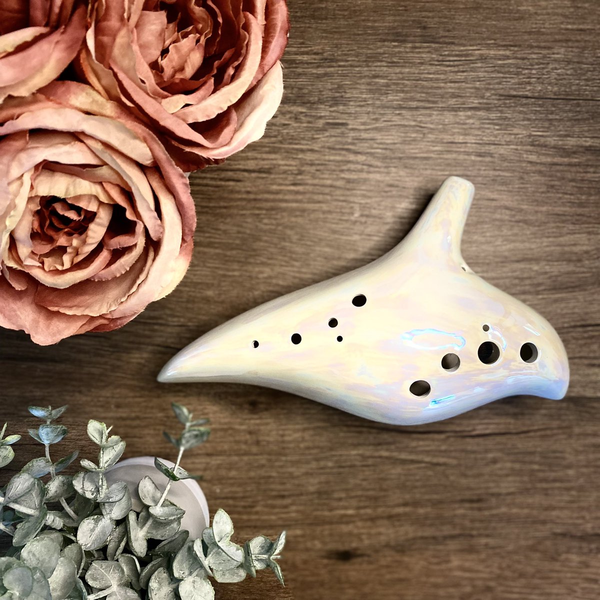 stlocarina's tweet photo. New bass ocarina “Harmony” available now in high gloss Obsidian and iridescent Opal ✨🌈 
🛍: https://t.co/VEKnosfHqF

#ocarina #ocarinanews #ocarinaoftime #opalescent #obsidian #musicianaesthetic #whynotwednesday https://t.co/hw1jz0bK0g