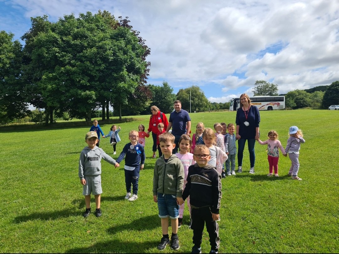 AbbeyPrim's tweet photo. What a fabulous day we had at the Gnoll. The sun came out for us and we really enjoyed minibeast hunting and exploring the park. @GnollPark #LoveWhereYouLive #ReceptionSP https://t.co/nNzgX8kvj4