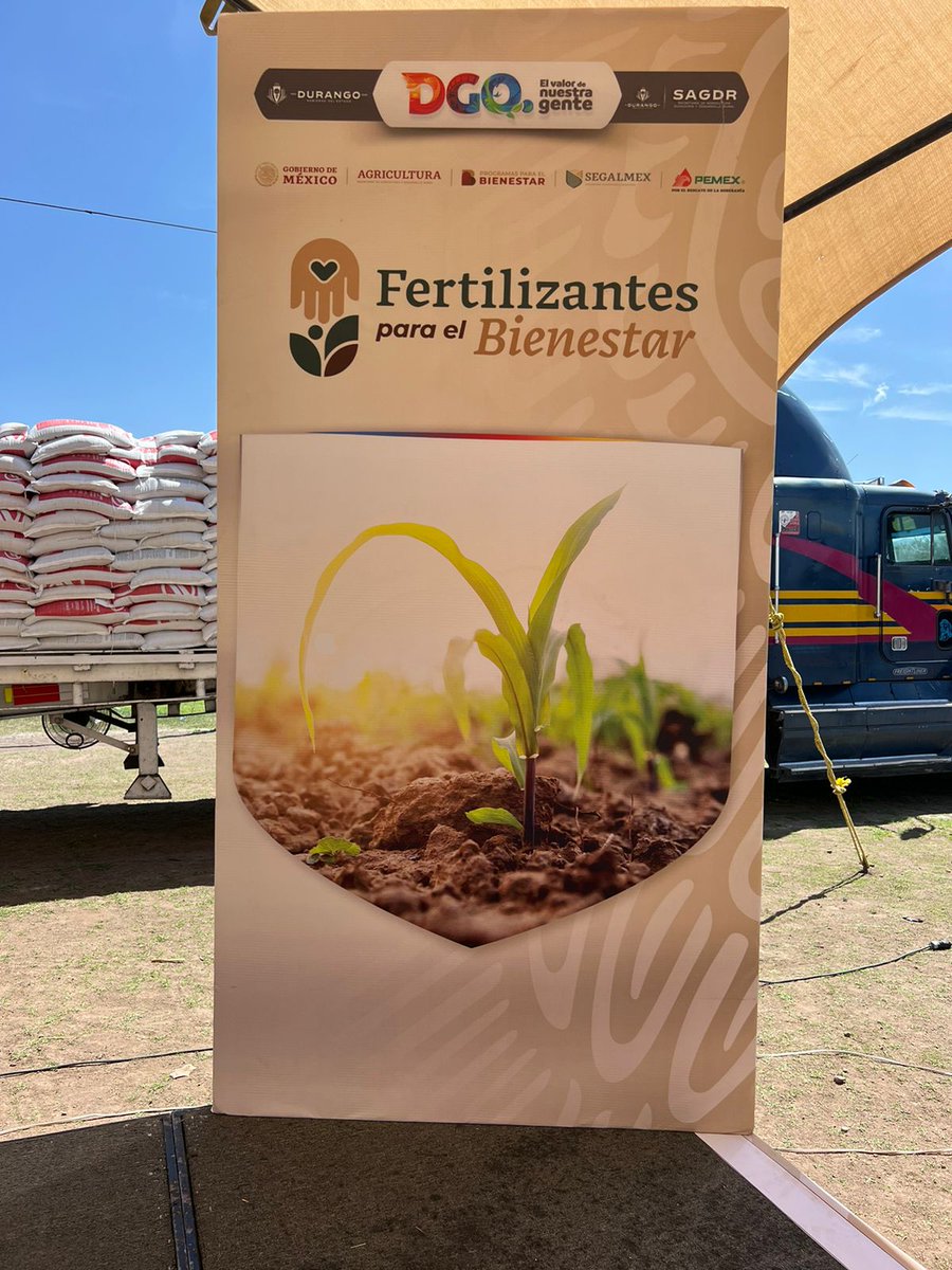 Tito_Mejenes's tweet photo. #Segalmex, #PreciosDeGarantia, #Fertilizantes. 
En la Loc. José María Pino Suárez , en el Municipio de Durango, Durango.  
Presentes en la entrega de Fertilizantes para el Bienestar. https://t.co/KfyzPb1C3R