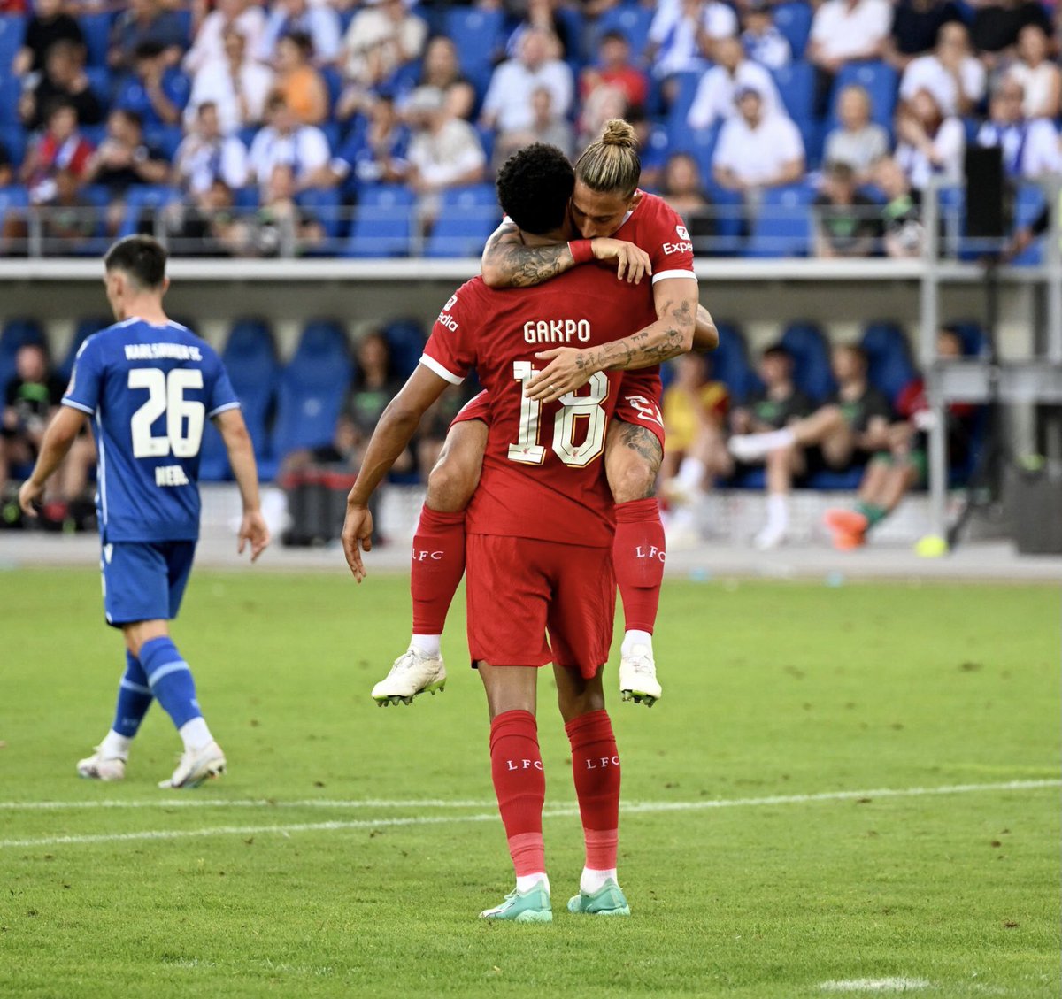 voshans's tweet photo. Vreugdeuiting… 
(Foto’s Getty) #LiverpoolFC #LFC
#Gakpo #Tsimikas #KSCLFC https://t.co/Xep6UifKZM