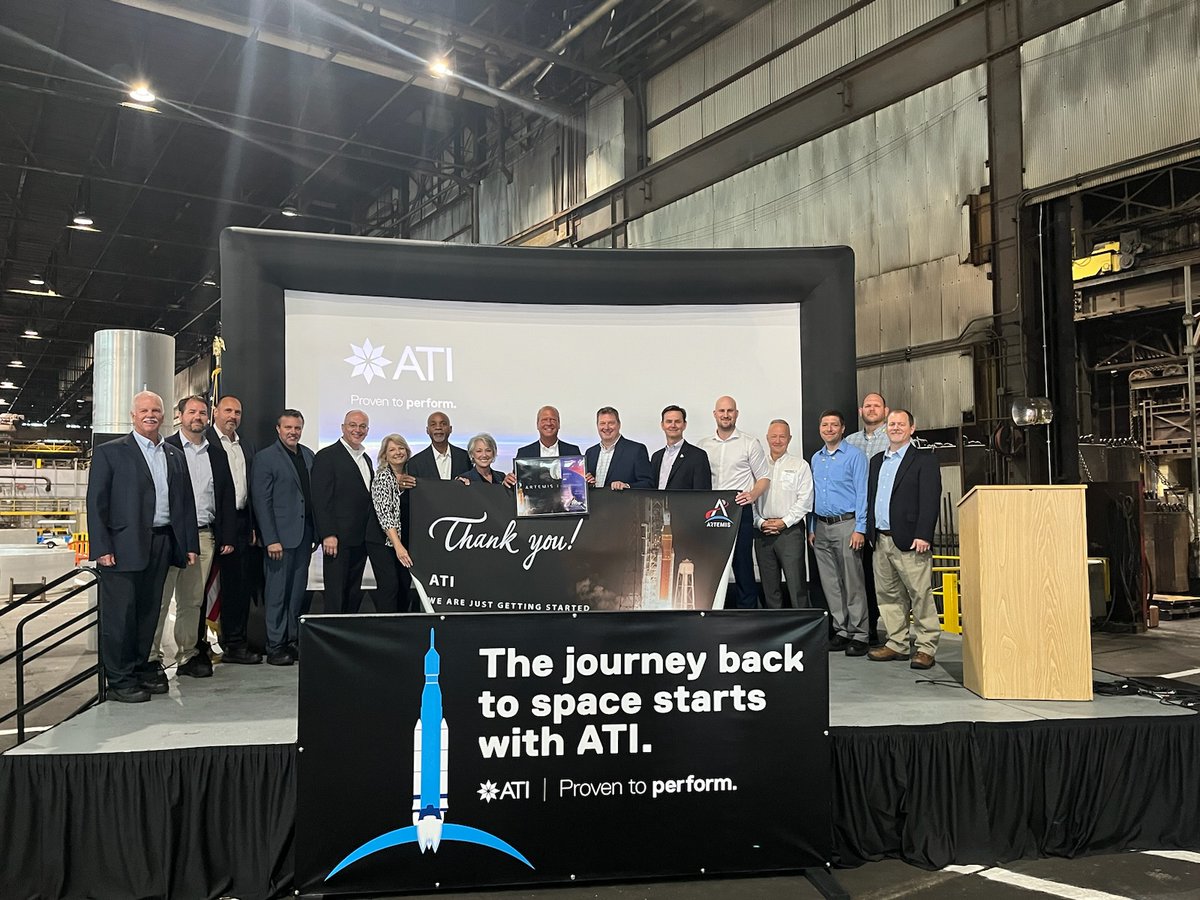 NASA_SLS's tweet photo. There are 139 companies in Wisconsin and Illinois that contribute to @NASAArtemis. This week, the #NASASLS team visited with some of the businesses who are essential in enabling NASA's return to deep space and eventually to Mars.

LEARN MORE >> https://t.co/zauWZ2fEE5 https://t.co/6xujpdJzSG
