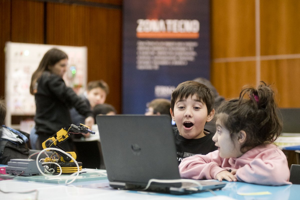 FilmusDaniel's tweet photo. El @ccdelaciencia 🔬 lanzó la programación para #VacacionesDeInvierno y hoy hicimos una recorrida

#MundoFunga y #ZonaTecno, obras de teatro, talleres de ciencia y juegos con dinosaurios, son algunas de las propuestas 🎟️ La entrada es gratuita. ➕ info en:
https://t.co/o04XNHfItk https://t.co/kGvr7ODieM