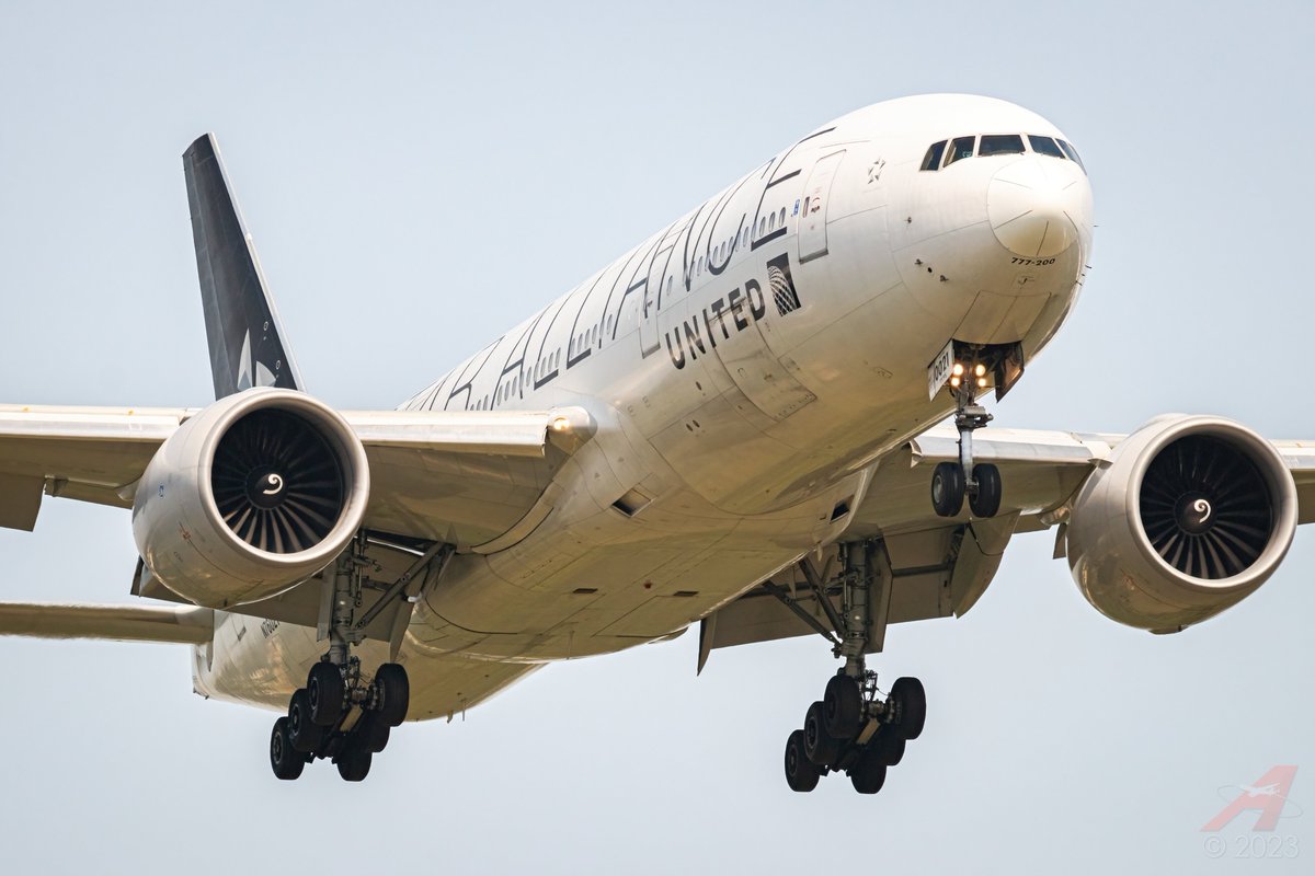 Astro95Media's tweet photo. On the heels of K4 was the Star Alliance 772, N76021, with United.

#AvGeek https://t.co/GIThrSt2pu