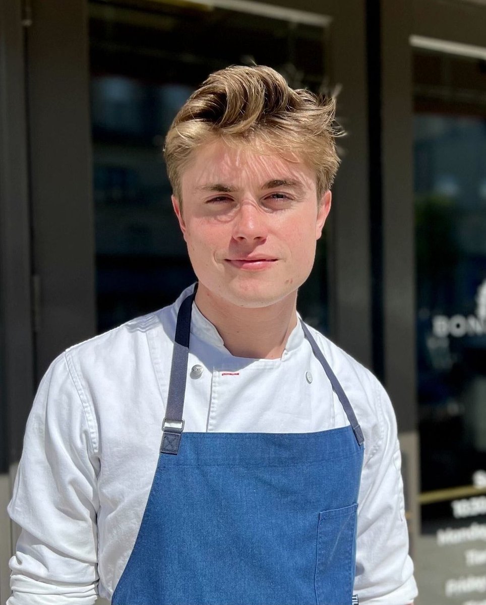 Chef Ryan Murphy #appreciationpost!

If you haven't tried his amazing seasonal inspired menu(s), stop by today and see for yourself why there is sooo much buzz in Charlotte about #Chef. 🍽

#Charlotte #locallygrown #farmfresh  #restaurantweek #clteats #cheflife #Foodie #kitchen