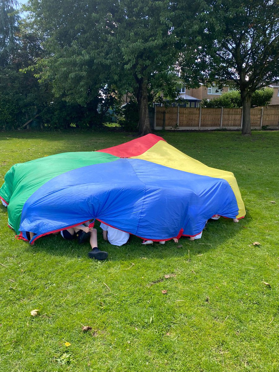 Parachute fun in our last PE lesson of the year 🥰 Thanks for the action shots <a href="/ComberbachMissB/">Miss Brown</a> <a href="/ComberbachLC/">Miss Cooke</a> <a href="/ComberbachMissM/">Miss Marsh- Reception Comberbach NPS</a>