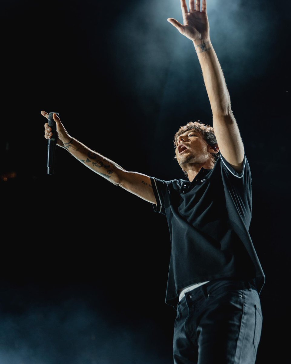 HLDTour's tweet photo. Louis Tomlinson, live from Ascend Amphitheater.
#FaithInTheFutureNashville 
7.18.23

📸: @daphlens https://t.co/pl9evQjnNA