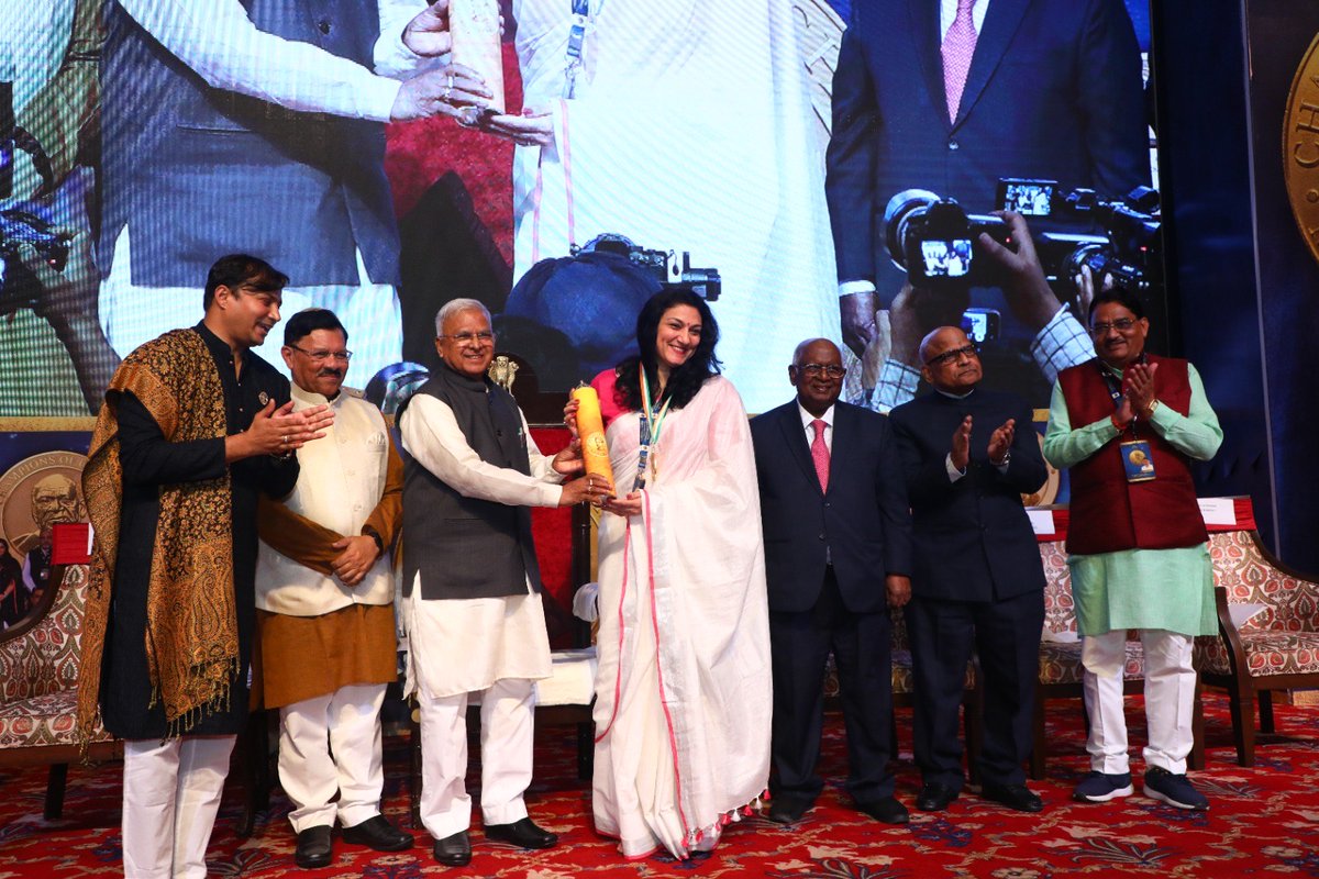 ChampionsAward's tweet photo. A heartiest Congratulations to Smt. Bhavna Tokekar for being Conferred with "Champions of Change Award Madhya Pradesh" 2nd Edition by Hon'ble Governor Shri Mangubai Patel on 19th July 2023 at Kushabhau Thakre Hall, Madhya Pradesh. 
.
.
#championsofchange #championsofchangeawardmp #mp #governor #mintohall #madhyapradesh #bhopal #cocmp #2ndedition #like #share #comment #followus #viral #trending #latest #awardbygovernor #awardfunction #checkoutnow #bhavnatokekar