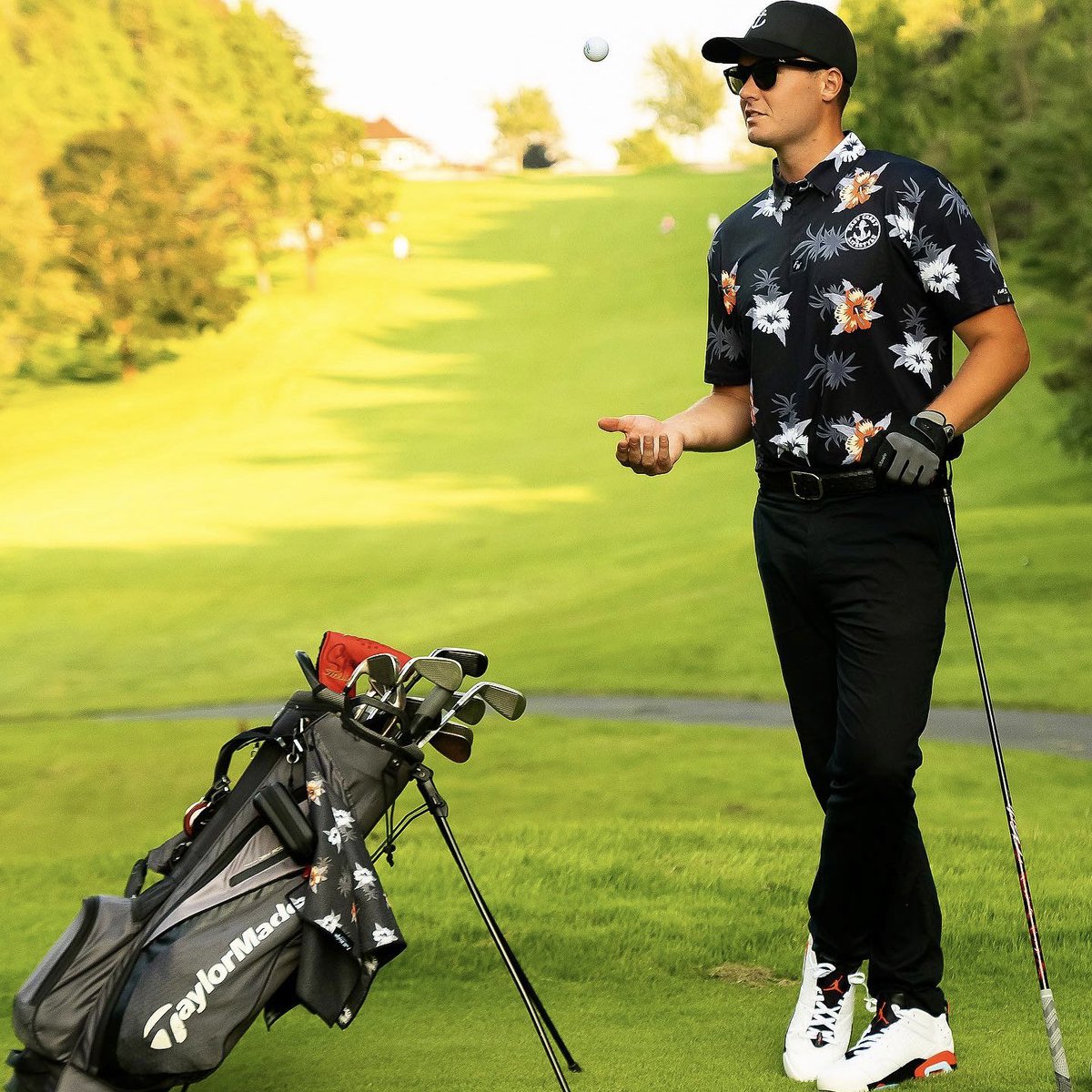 EASTCOASTLIFEST's tweet photo. Our limited edition golf collection is now available online! ⛳️ Polos, hats & golf accessories. RETWEET to win a polo of your choice! 🚨 https://t.co/ByuozOliCl 

Shop the 5 new styles available from the link above before they’re sold out! Made with high quality, lightweight and breathable materials 🏌🏻‍♂️ #golf #canada #eastcoastlifestyle #golflife #golfing