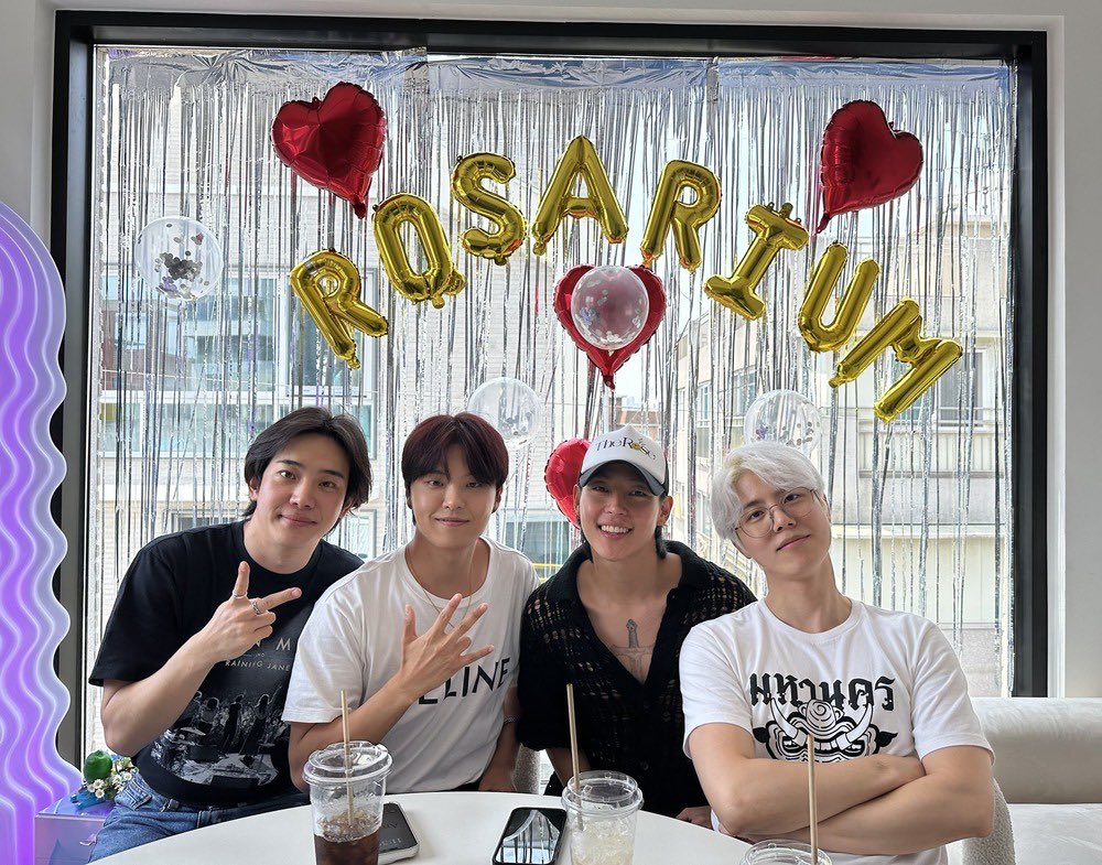 woosungmedia's tweet photo. them<3 https://t.co/ExxcCe3ebp