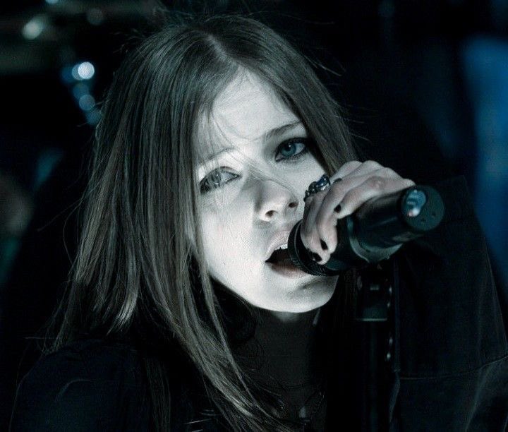 avrilsapatao2's tweet photo. Avril Lavigne 🖤 https://t.co/9kOhLUXkIC