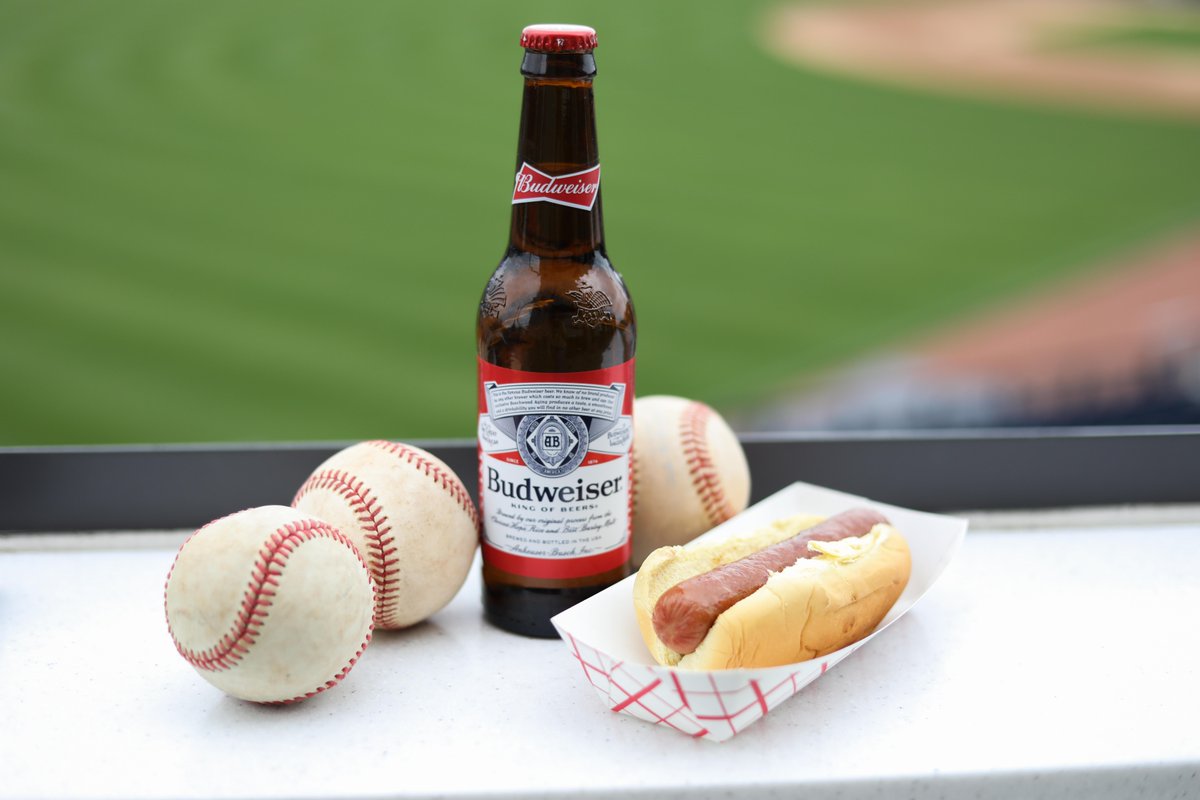 Nothing beats a gameday beer and hotdog ⚾ <a href="/budweiserusa/">Budweiser</a>

#NationalHotDogDay #budweiser #beer