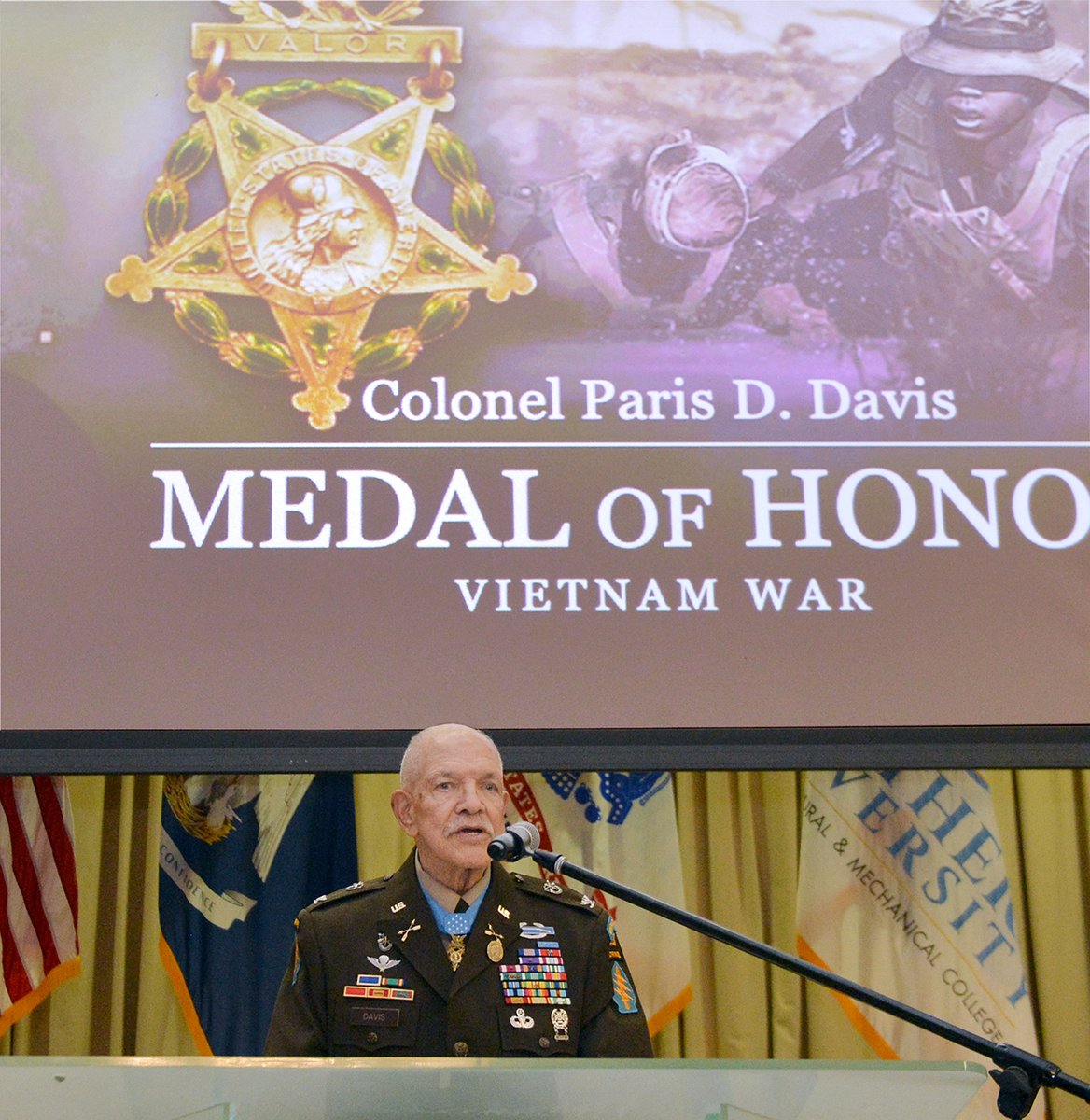 SouthernU_BR's tweet image. Medal of Honor recipient Col. Paris D. Davis (@USArmy, retired) returned to Southern for a celebration of his impact on the university and nation. Davis received the highest honor in March for his acts of valor in the Vietnam War. #WeAreSouthern #HBCU #FinishStronger