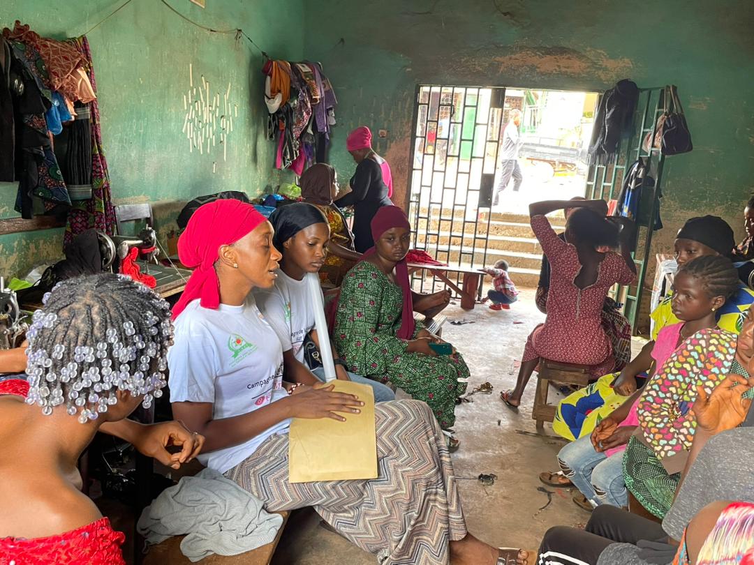 OngJdade's tweet photo. Dans le cadre du projet #Campagne_de_vulgarisation_des_Lois_sur_les_MGF_à_Labé nous avons réalisé la première causerie chez Fatima couture
#FrontAntiExcision 
#StopMGF  
#AAEF @EndFGM 
  @jasrpfguinee @AfriyanGuinee  @ffmuskoka @guinee_oms @AmbaFrGuinee @AFD_France   @sagnane20 https://t.co/8Kw1KVDLEz