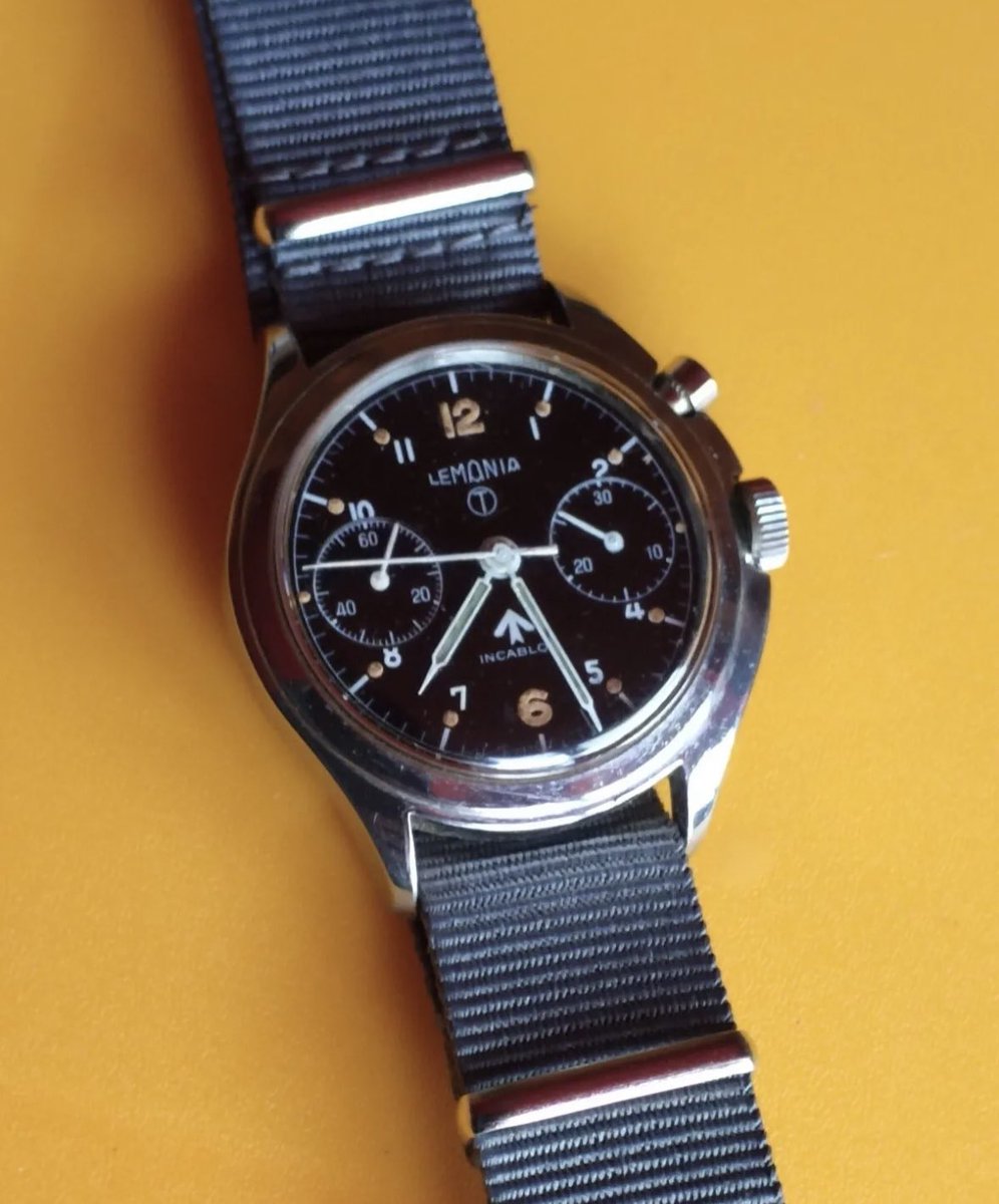 thelanjampod's tweet image. A vintage Lemania RAF Chronograph. The single pusher Lemania was the precursor to the Valjoux-powered #fabfourchronograph and deemed to be overly complicated to overhaul thereby leading to an updated #DEFSTAN and the new watches. Listing here: ebay.com/itm/1556673561…