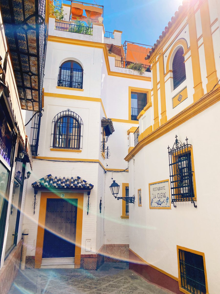 Baytarms's tweet photo. quedamos para callejear por sevilla y ver rincones nuevos? 

enviar https://t.co/5PQk2xD6IX