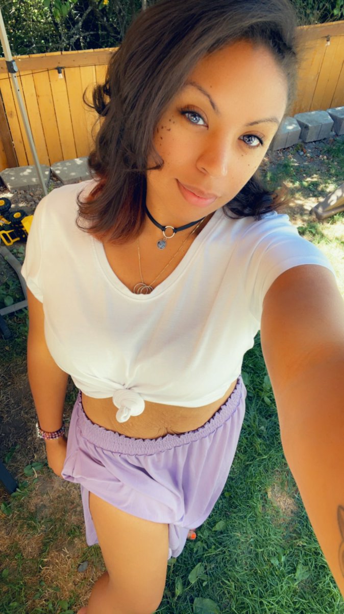 DouviaLiz's tweet photo. When random dudes order you new clothes off your Amazon wishlist π€π€π€
#ithaspockets #newskirt #lavenderskirt #lavendercontacts https://t.co/ggQ0GLUBKH