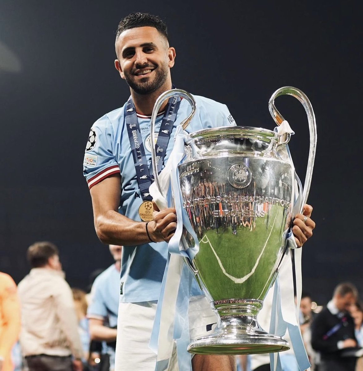 InsiderCity_Ar's tweet photo. شكراً يا فخر العرب 💙 . @Mahrez22 https://t.co/JIt9ToSN4v