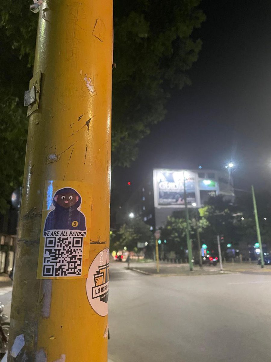LegendofRatoshi's tweet photo. Ratoshi spotting in the center of Milan!🐀 🧀 #forthekids #BTC https://t.co/K07xOFyzot