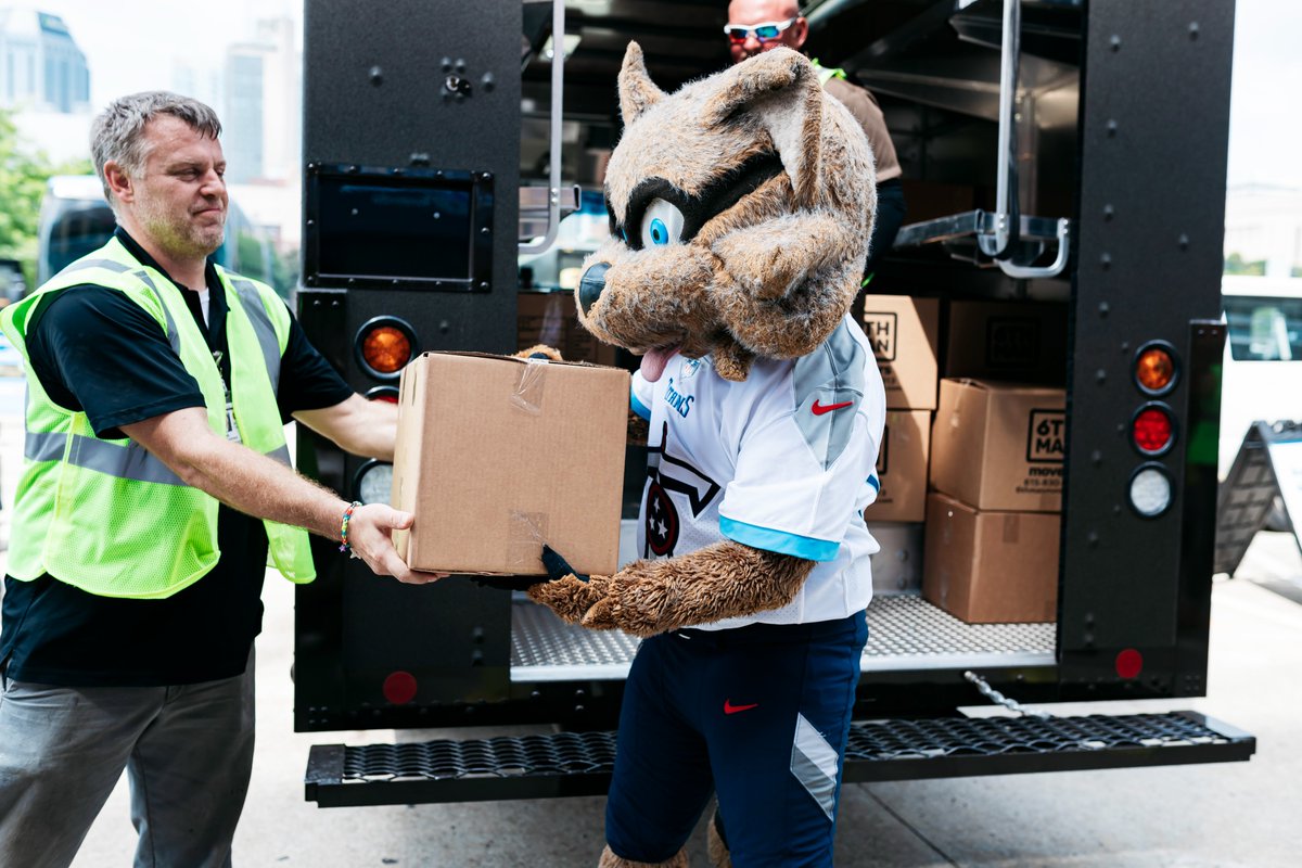 Titans Community (@titanscommunity) on Twitter photo Great time yesterday with <a href="/Titans/">Tennessee Titans</a> staff, Season Ticket Members, fans, & community volunteers at the <a href="/UWNashville/">United Way of Greater Nashville</a> #StuffTheBus event🚍🎒📚
1⃣4⃣,0⃣0⃣0⃣ students across middle TN will start the new school year off with new school supplies!
#WinServeEntertain | #TitansTogether Great time yesterday with <a href="/Titans/">Tennessee Titans</a> staff, Season Ticket Members, fans, & community volunteers at the <a href="/UWNashville/">United Way of Greater Nashville</a> #StuffTheBus event🚍🎒📚
1⃣4⃣,0⃣0⃣0⃣ students across middle TN will start the new school year off with new school supplies!
#WinServeEntertain | #TitansTogether