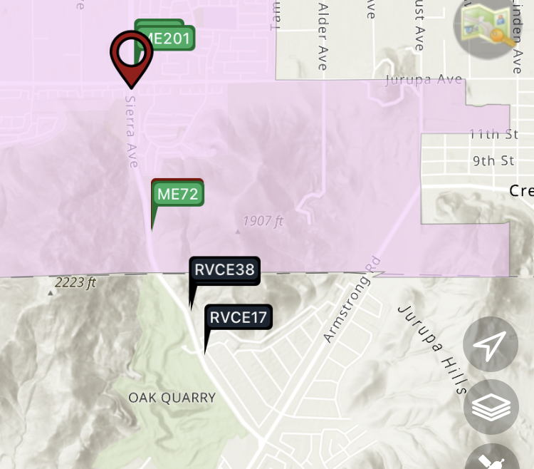 SBCOUNTYFIRE's tweet image. FONTANA: #SBCOFD &amp;amp; @CALFIRERRU OS vegetation fire, area of Sierra, South of Jurupa. 2-3 acres with a critical rate of spread. This will the the #OakFire. SBCoFD 2nd Alarm requested. ^MMc