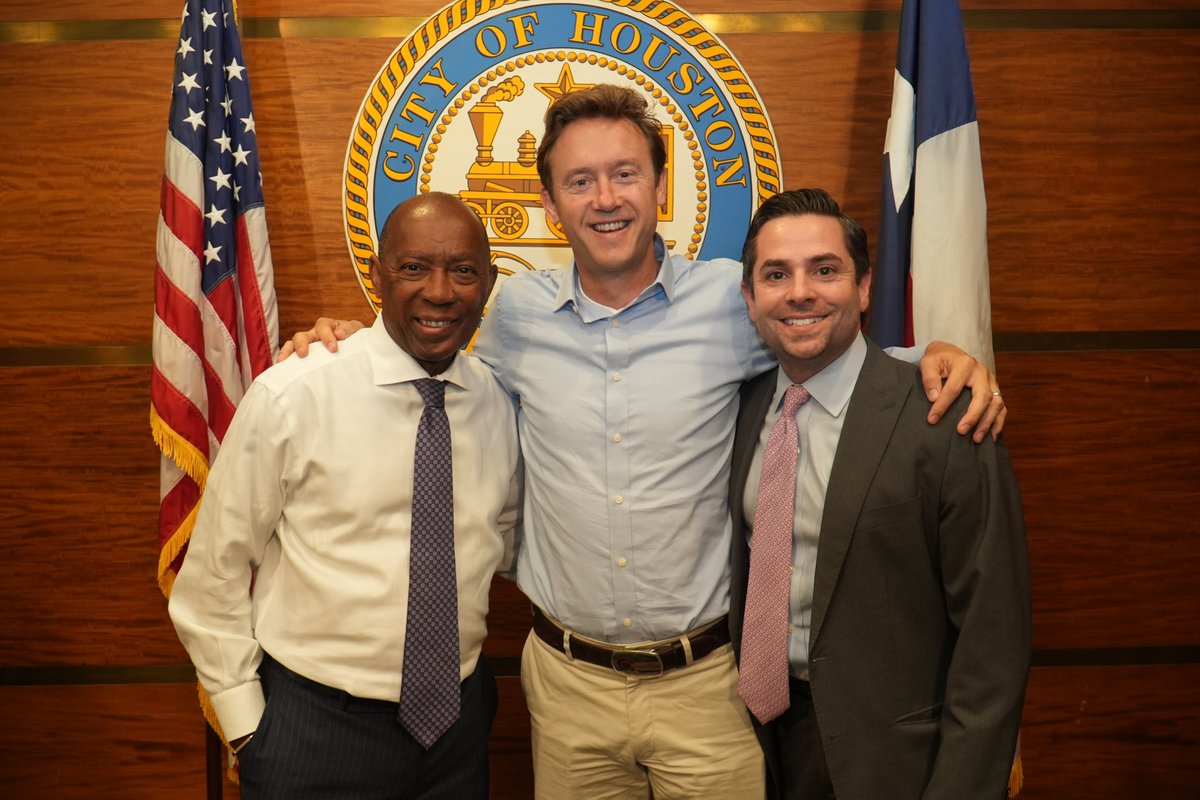 MarcEichenbaum's tweet photo. A week before his inauguration, @MikeJohnstonCO visited Houston to meet with @SylvesterTurner and learn about housing-based solutions to effectively reduce homelessness. Housing 1,000 people by the end of the year is bold, but achievable goal. You can do it Denver! https://t.co/5Ru0uCnh6S