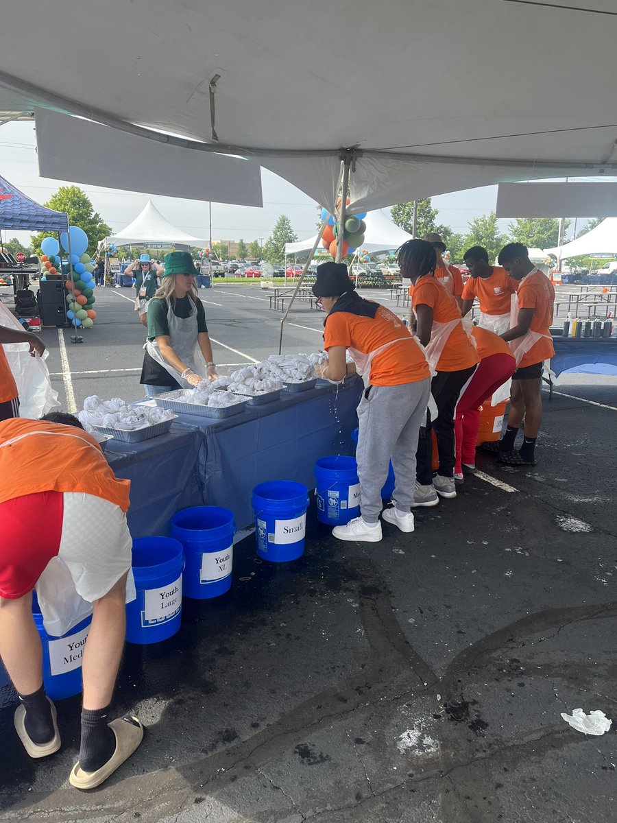 Varsity Boys Basketball stepped up today and helped RCI with their staff event today! 

Thank you for your hard work gentlemen! 

Let’s Go Eagles!