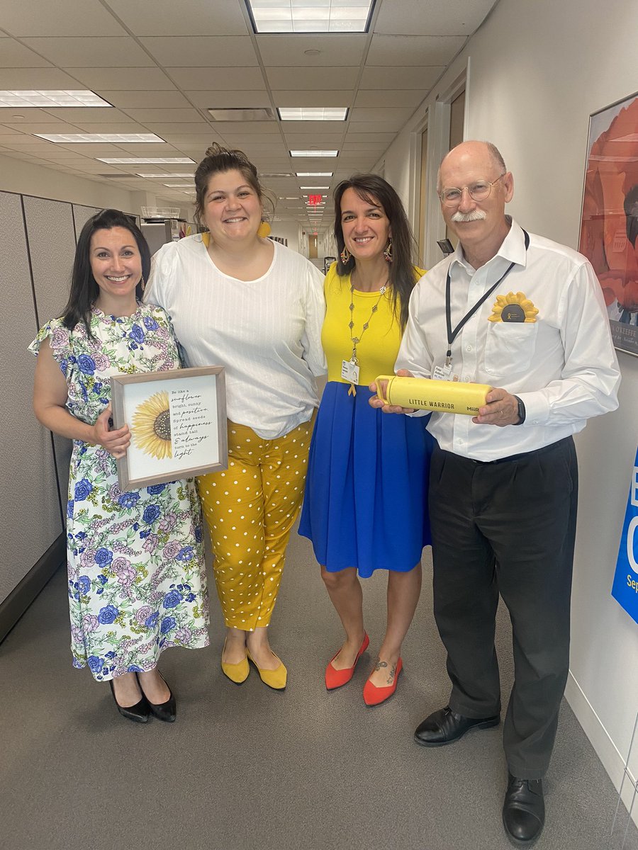 July is #SarcomaAwarenessMonth. Wearing yellow here in @CleClinic_PHO @CleClinicKids to support all of our patients & families. Like sunflowers, we stand tall with hope & hard work toward a cure. @CureSarcoma @AmandaMaggiotto @ShepardDale @NMeskoMD @StefThomasMD @ClevelandClinic