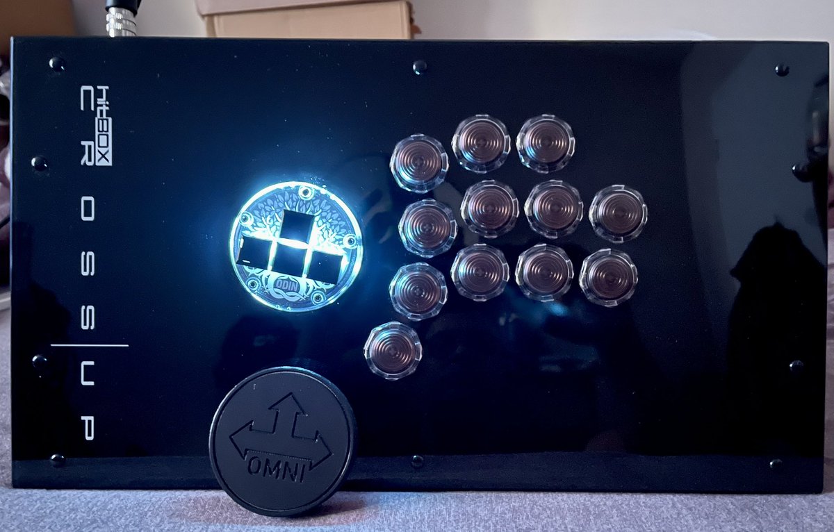 mr2damng00d's tweet photo. The clear glossy top came in the mail today which was the final aesthetic piece to completing my endgame @Hit_Box Crossup Alpha. Shoutout to @Layer_Shift and @MyrzArcade of #omniarcade for creating such amazing products #cheatbox #hitbox https://t.co/qLNEcHwjR5