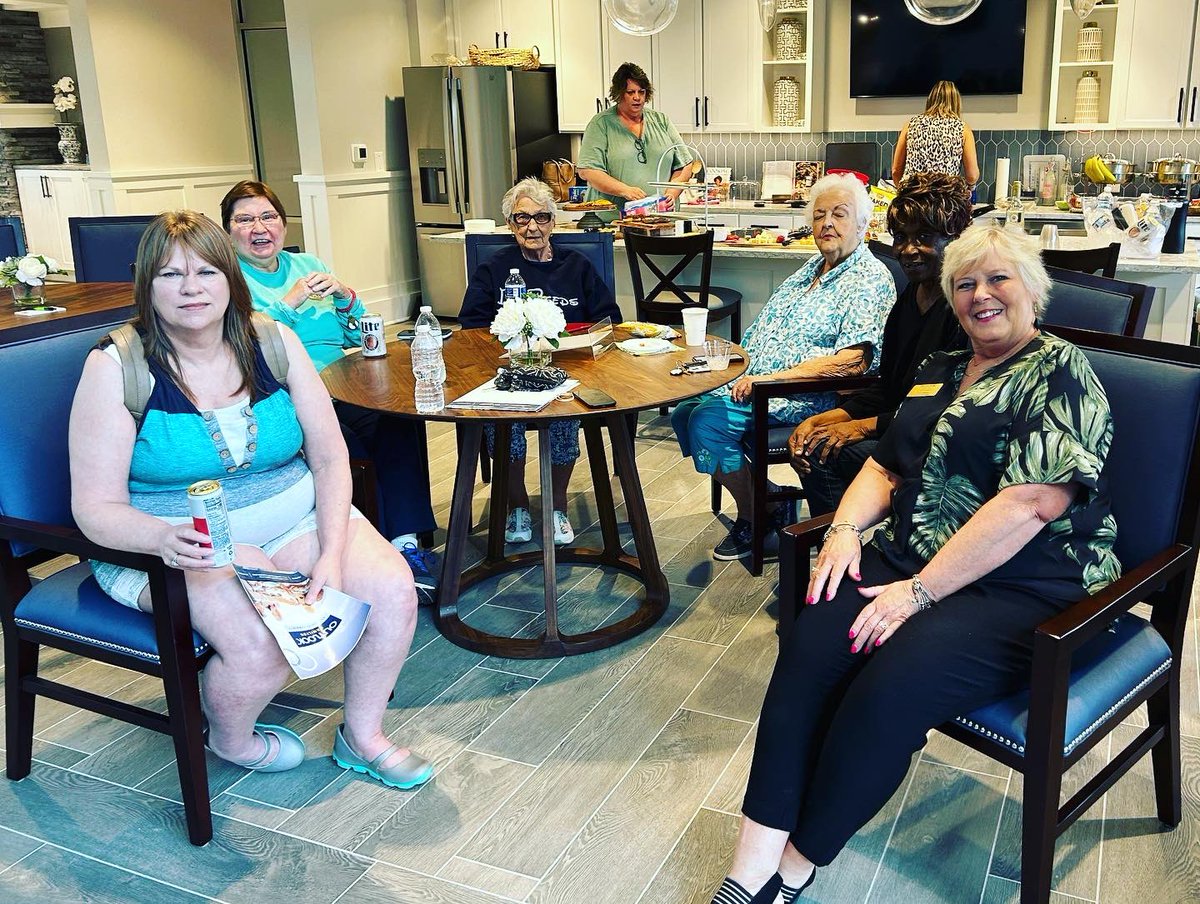HamiltonOutlook's tweet photo. Join us for all the fun!  A few more favorites from our Karaoke Night. #seniorliving #adultactive #55andbetter #sunprogram #events https://t.co/X1DEmRDyGb