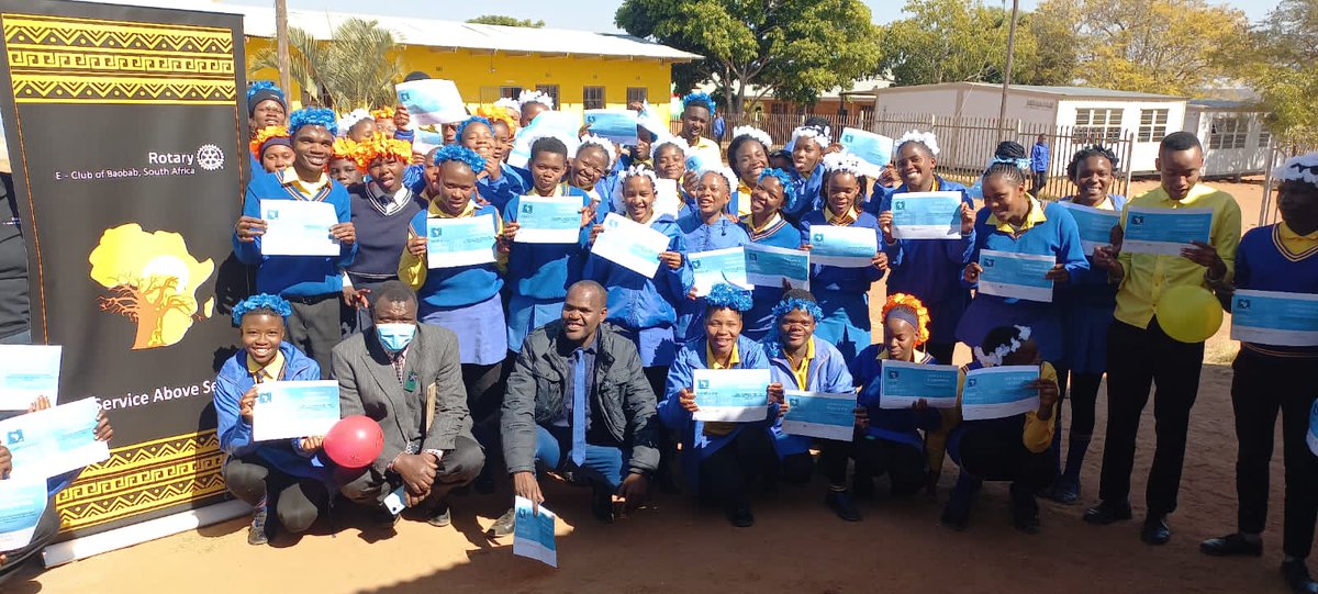 PhutiRagophala's tweet photo. #creativecoding #siyascratcher #SDG4 #Code4Mandela #rotaryinternational 
At the end of 67 minutes certificates were retrieved for all learners who took part in unplugged coding projects using Rangers and cellphones.  One of the groups which  participated reached level 20. https://t.co/VrJi6tncc5