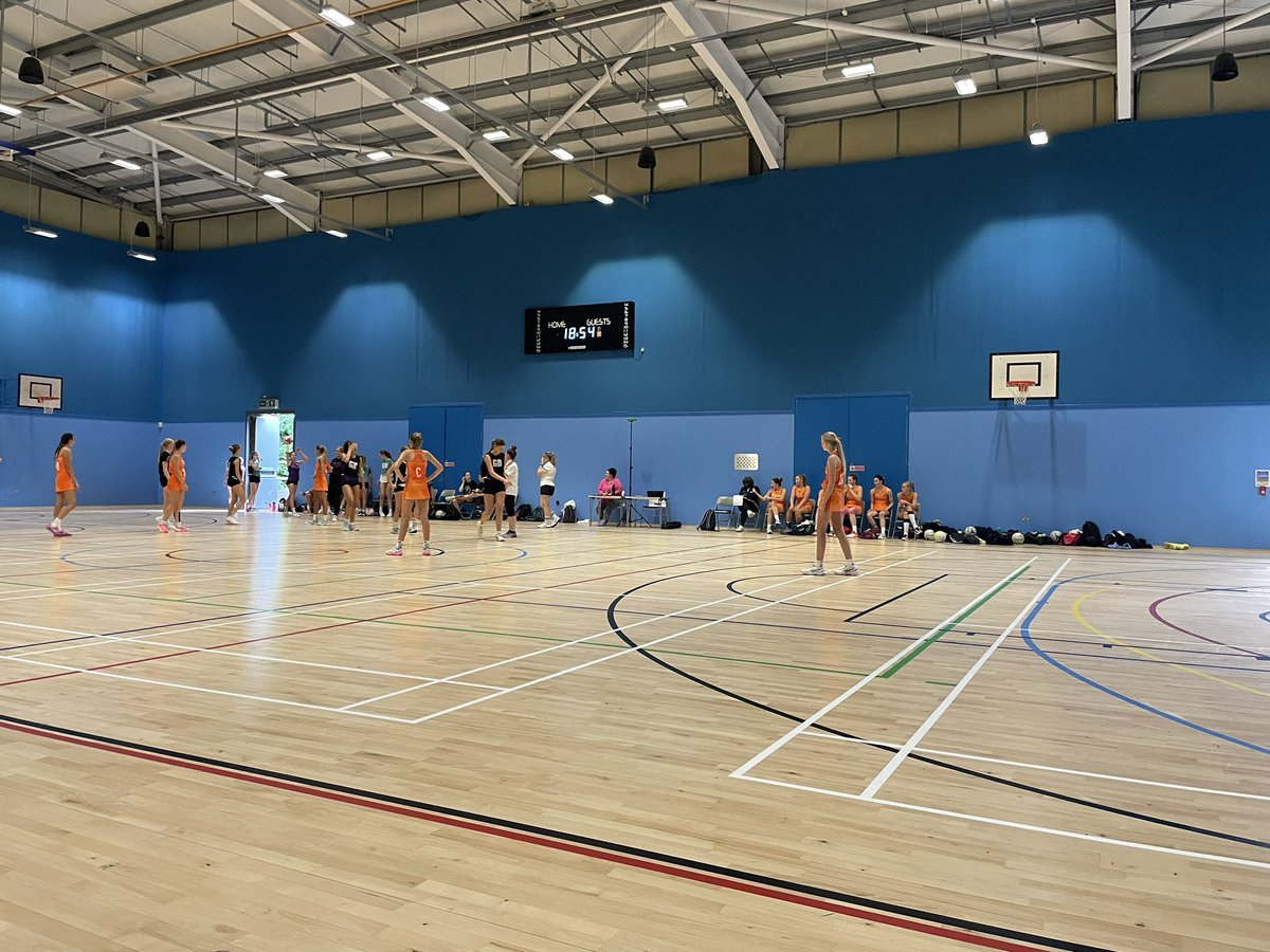 Wednesday night road trip with @GabsLMarshall to watch our U15s play a friendly against @LboroLightning u15s. Some great netball on show from both teams. Thanks @josie_pointon for the invite. @SevernStarsPP @SevernStars 💙🌟🧡