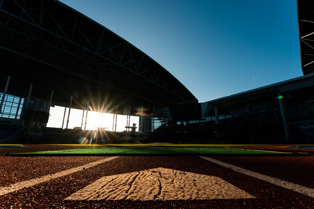 Marlins's tweet photo. The sun at home warms better than the sun elsewhere.🩵 https://t.co/JpJZ29XhCc
