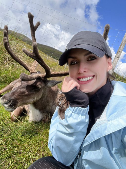 Look at this handsome guy who agreed to take a selfie with me ?? https://t.co/D23pNn1duk