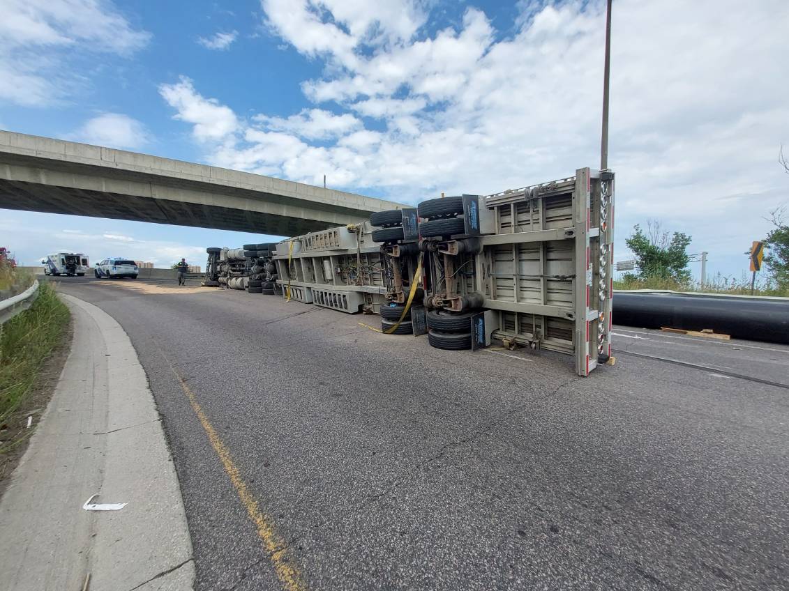 OPP_HSD's tweet photo. Transport truck rollover: EB Hwy401/400, #Hwy401 express ramp to Hwy 400 blocked, EB collectors ramp to Hwy 400 traffic being diverted to Black Creek only. Expect heavy delays in the area. Clean up ongoing, no injuries. #TorontoOPP ^ks https://t.co/bir0kKtfYe