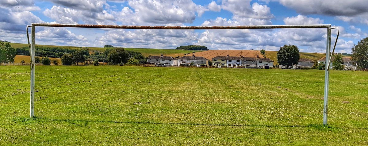 BartonsTravels's tweet photo. Upavon. A village recreation ground on Salisbury Plain up the Avon from Amesbury.
#upavon #wiltshire #grassroots https://t.co/MsepVvEwLK