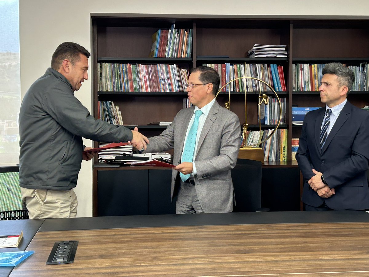 UdBvirtualradio's tweet photo. La @univboyaca firma convenio con @fedecarboy motivando la cooperación y el desarrollo de la región #SomosUdB https://t.co/wffFfAZSxB