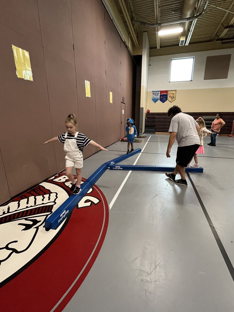 DanielleKall's tweet photo. Summer STREAM: week #2 — workout Wednesday continues with Señor Gallante.  These Superstars ⭐️ had so much fun exercising! @Readinggirl73 @LynnZinser_5 @JenVanderburg @JamesburgPublic @UnitedWayCJ https://t.co/H7bBQjQTFC