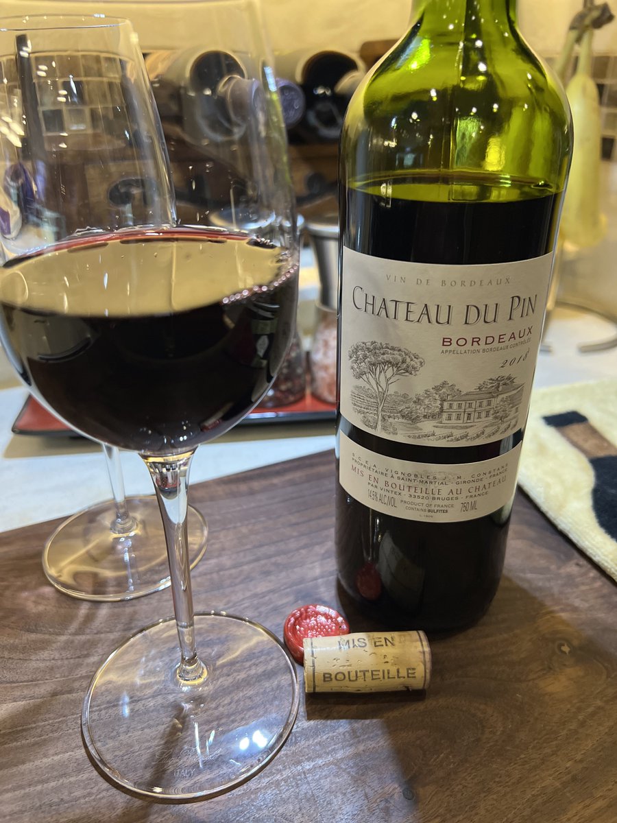 krezae's tweet image. Wild caught pacific salmon on the grill tonight. But first…🍷#Wednesdayvibe #wednesdayWine #livinganywhere #travel #roadtrip #luxurytravel