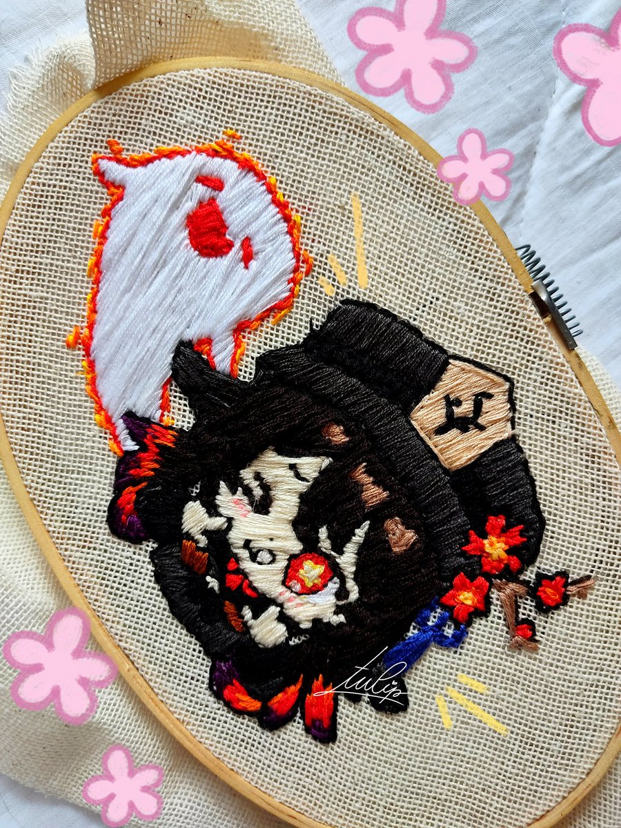 Nancy_art18's tweet photo. 🔺🌸Who is there?? Is it the cute hu tao? It is, it is!🌸🔺
#HuTao #GenshinImpact #Genshin_Impact  #genshinimpactfanart #red #Ghost #Smile #CHEERFUL  #embroidery #Genshin https://t.co/enr1N7vtEe