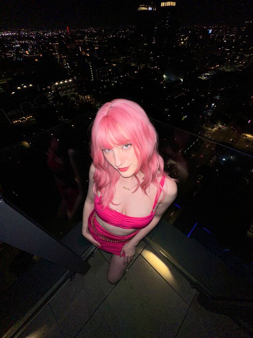 Pink forever 💖 https://t.co/x8kbuThnyL