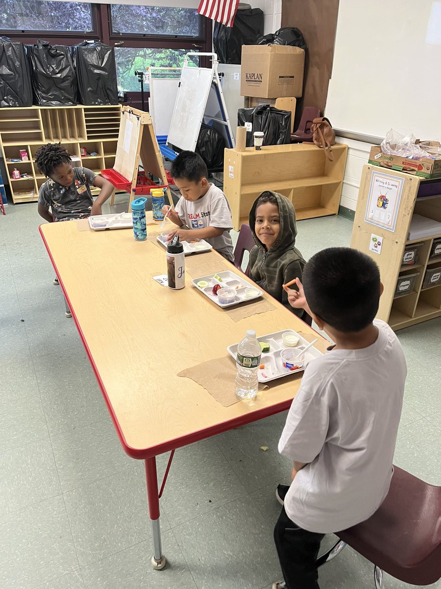 DanielleKall's tweet photo. Summer STREAM: week 2 - Students tasted healthy fruits 🍎🍓 &amp; veggies🥕🥒 with dressing &amp; yogurt for dipping. They graphed their favorite choices. The winner was fruit…..strawberries with yogurt! 🍓🥣@JamesburgPublic @Readinggirl73 @LynnZinser_5 @UnitedWayCJ @JenVanderburg https://t.co/uHlPzuQ8C4