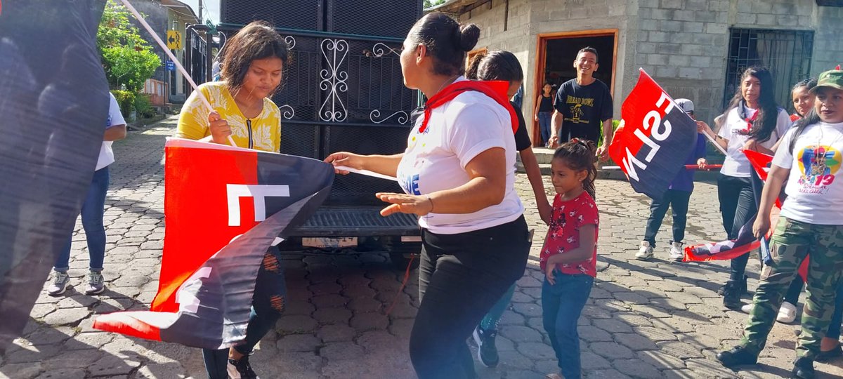 db_nicaragua's tweet photo. 1/4 #44VivalaRevolucion | ❤️🖤✌️#Diria// Alegre caminata en celebración al 44/19 del triunfo de la revolución popular sandinista celebrando con mucha algarabía el las principales calles del municipio, con gran participación de la juventud sandinista❤️🖤✌️ https://t.co/X4BmhlR7L8
