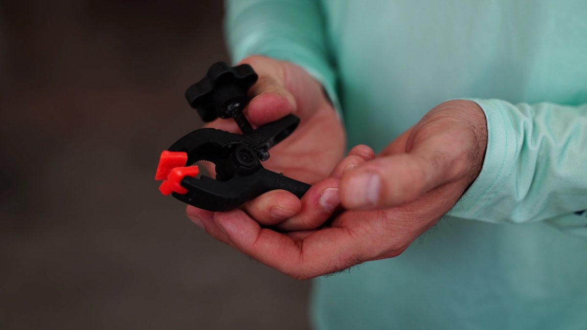 hyperstarter's tweet image. The Fun Connector is a patent-pending system that keeps multiple floats connected on the water: In the pool or floating down the river.  It easily keeps float tubes together without cumbersome ropes hprs.co/fun #poolfloat #swanfloat #inflatables #swimmingpool