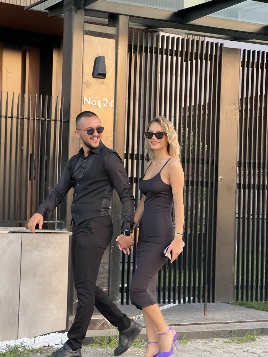 Siyahı daha çok sevmeye başladım 🖤