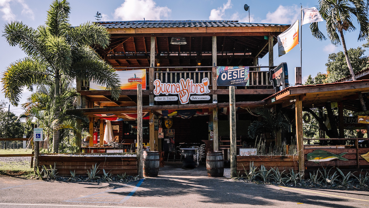 discover_PR's tweet image. Sip &amp;amp; savor the refreshing mocktails that Buena Vibra Bar &amp;amp; Tapas blends in its beachside restaurant—tag below another mocktail lover who needs to visit this bar with you.🍹 #DryJuly #DiscoverPuertoRico fal.cn/3A1XX
📍: Buena Vibra Bar &amp;amp; Tapas - Cabo Rojo, Puerto Rico