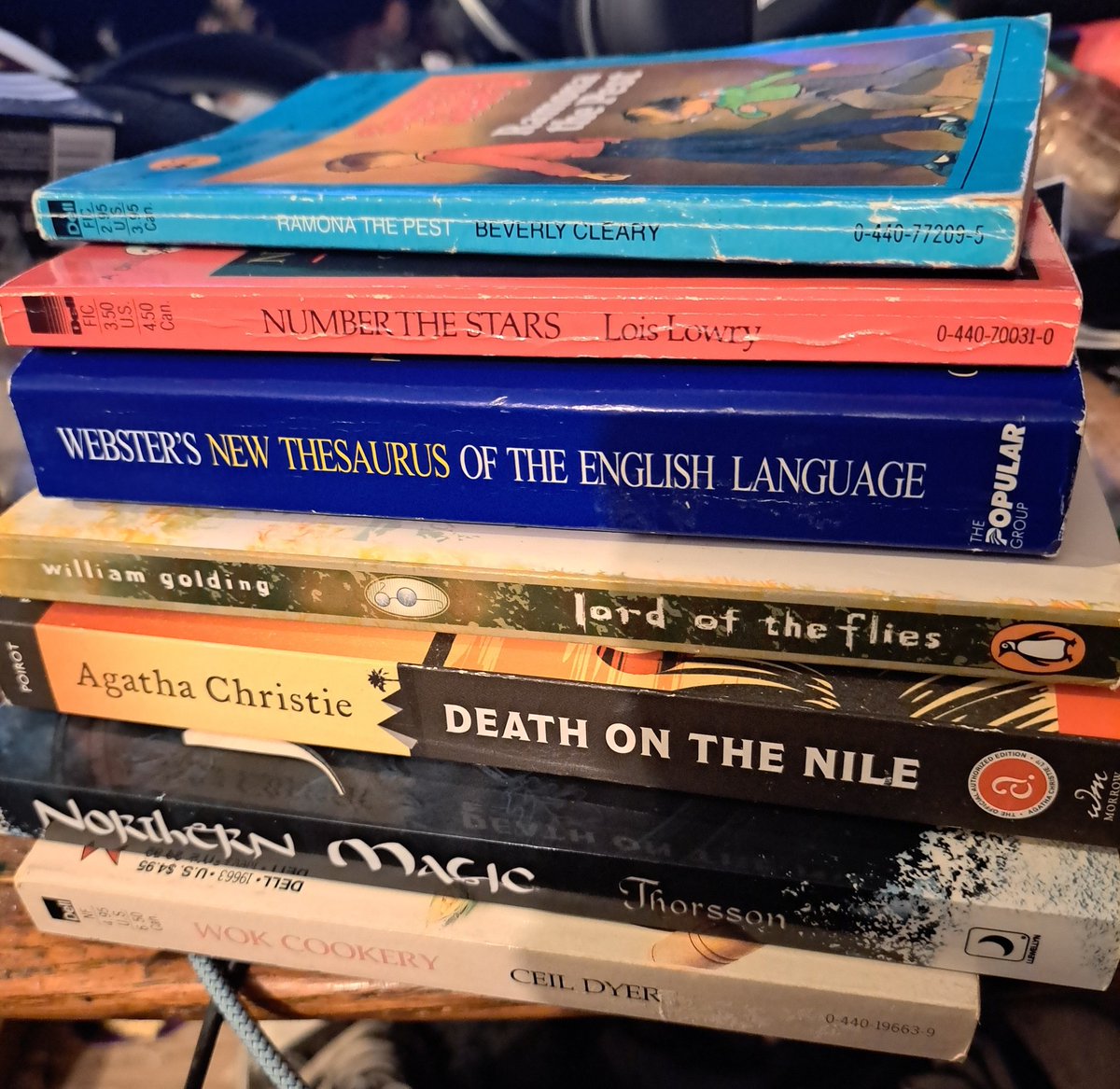 Artist_Oz's tweet photo. More thrift books today. Even scored an 82 Ramona the Pest.
Yay books!
#geeklife #book #books #booksoftwitter #newbook #thriftbooks #thriftstorefinds #thrifting #ramonathepest #deathonthenile #numberthestars #lordoftheflies #thesaurus #wokcookery #northernmagic #viking https://t.co/6mUsExtdc2