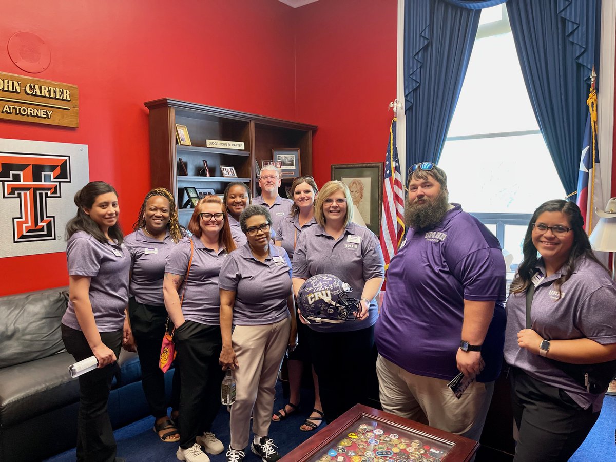 UMHB_COE's tweet photo. #UMHBCOE had a very exciting day visiting @WhiteHouse, @JudgeCarter's office &amp; the United States Capitol building. A BIG shoutout to Rep. John Carter's office staff for providing a day full of experiences. We are thankful to you! https://t.co/3xo5SgFPHS