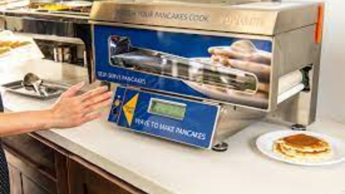 CountryInnCNHS's tweet image. Nothing says breakfast like #pancakes! We are proud to offer all our guests a #complimentarybreakfast that features our touchless #pancakemachine! Stay with us and whip up your own batch of fluffy deliciousness!