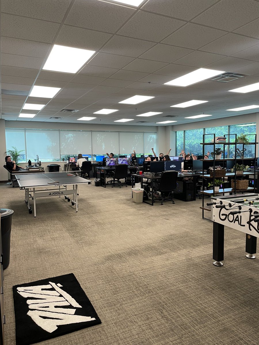 DavidRuvalcabaa's tweet photo. Biggest creative studio in the world🌎

With over 30 full time video editors and designers.

Over the last 4 years we’ve mastered what it takes to work with some of the biggest names in the world and I couldn’t be more grateful to have such a wonderful team🙏🏽

Don’t be afraid to think BIG!