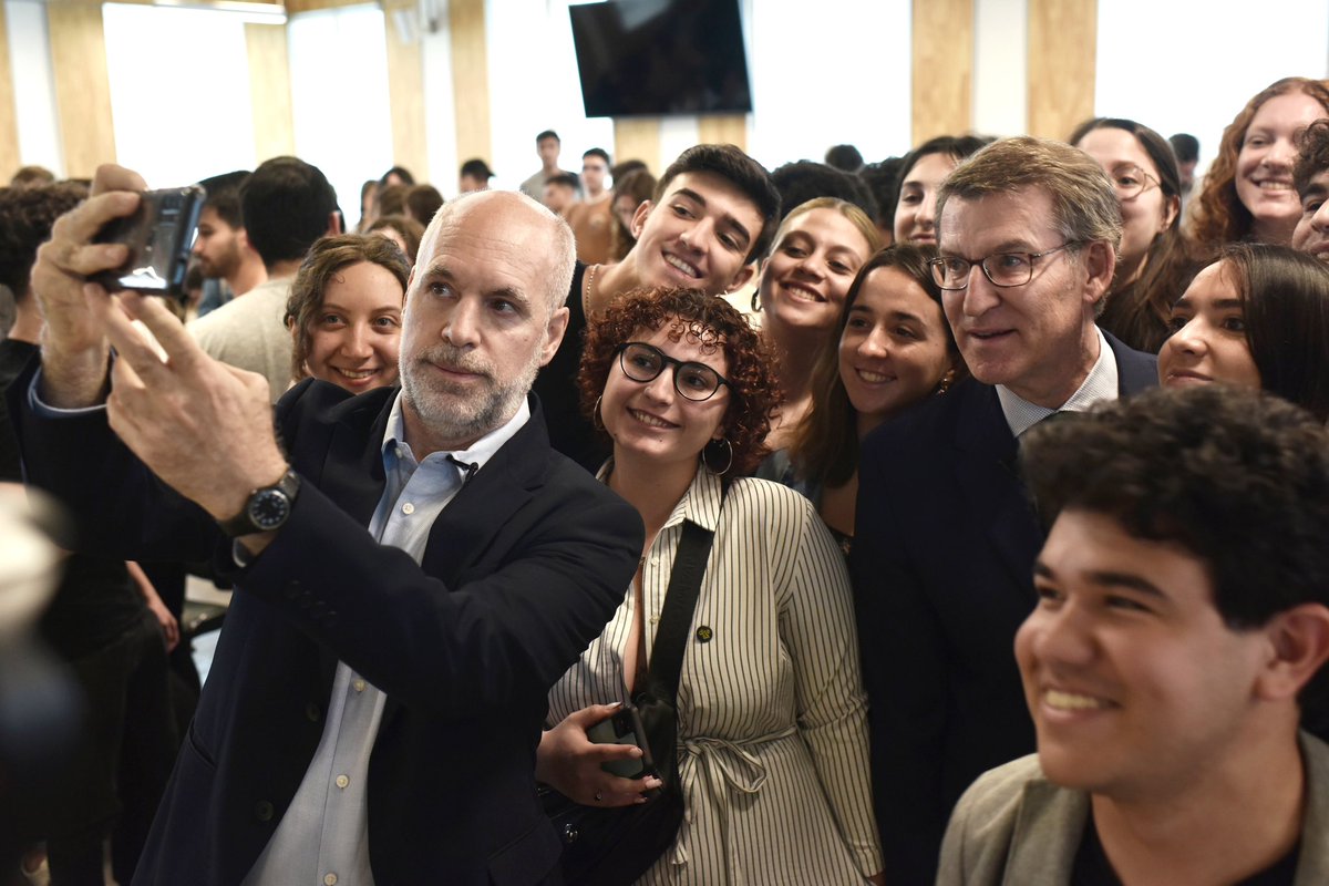 horaciorlarreta's tweet photo. Con @NunezFeijoo nos une la experiencia de gestión, la vocación de trabajo y la voluntad de construir un país con la mirada puesta en el futuro. El próximo #23J España tiene la oportunidad de cambiar de rumbo. #EsElMomento de que nuestros países dejen el populismo atrás y apuesten al cambio duradero.